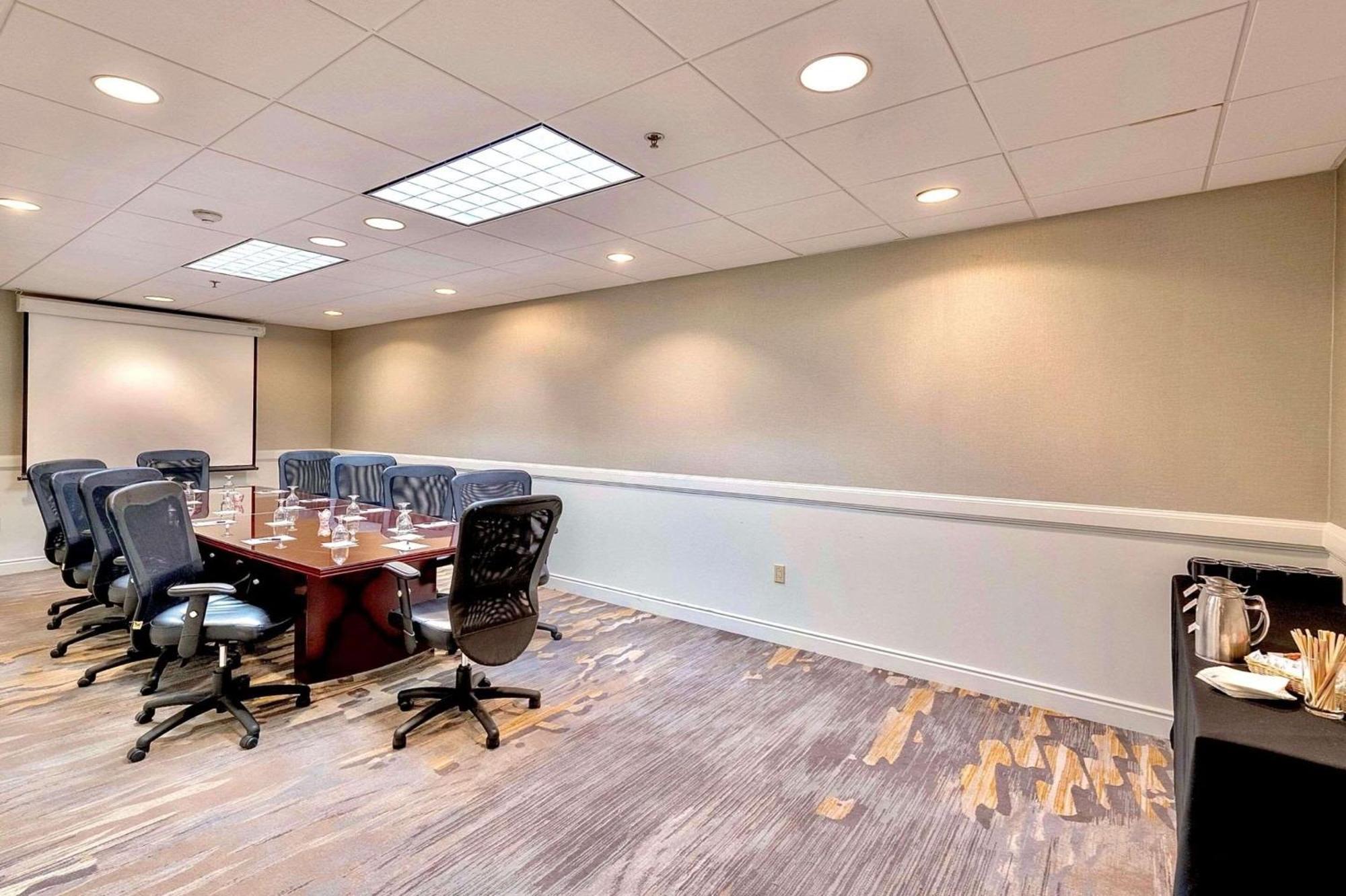 Doubletree By Hilton Providence Airport Warwick Exteriör bild